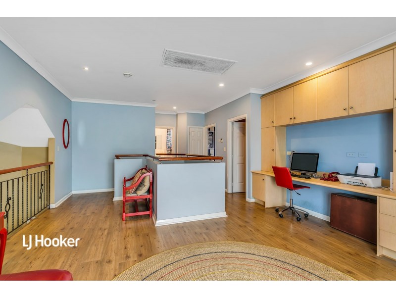 4 Windermere Crescent, Mawson Lakes SA 5095