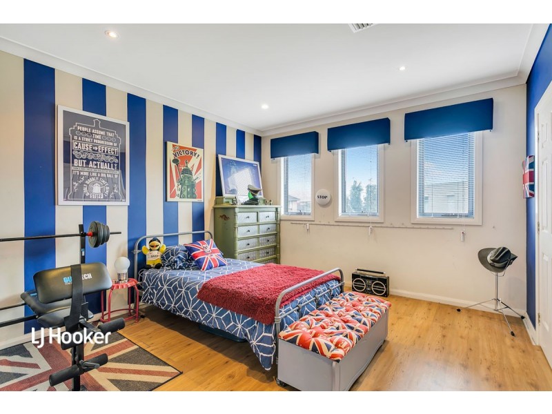 4 Windermere Crescent, Mawson Lakes SA 5095