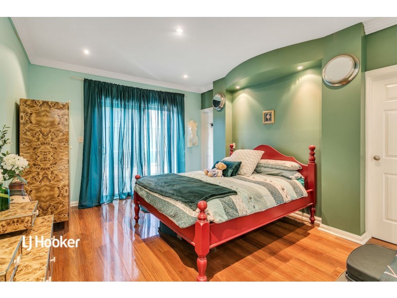 4 Windermere Crescent, Mawson Lakes SA 5095