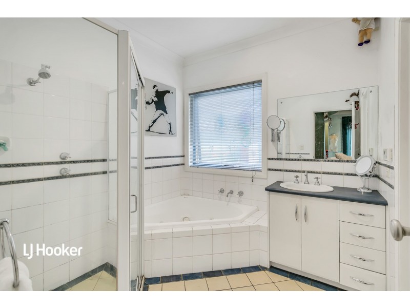 4 Windermere Crescent, Mawson Lakes SA 5095