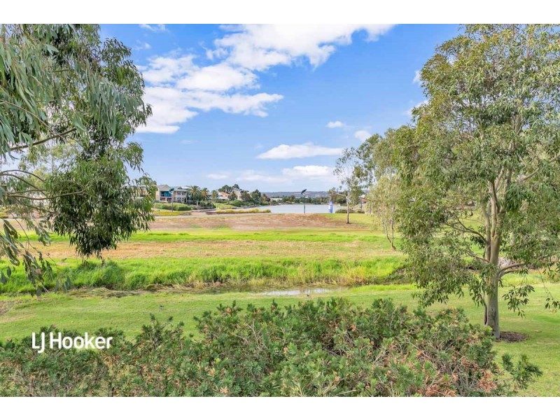 4 Windermere Crescent, Mawson Lakes SA 5095