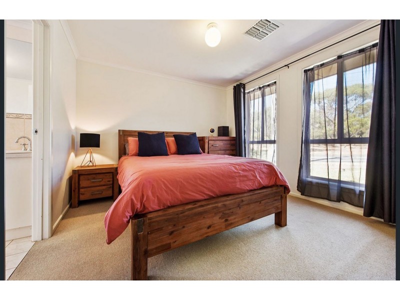 1B Jennier Crescent, Para Hills SA 5096