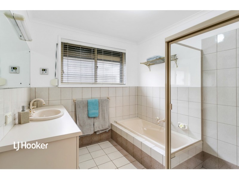 6 Stillwell Court, Greenwith SA 5125