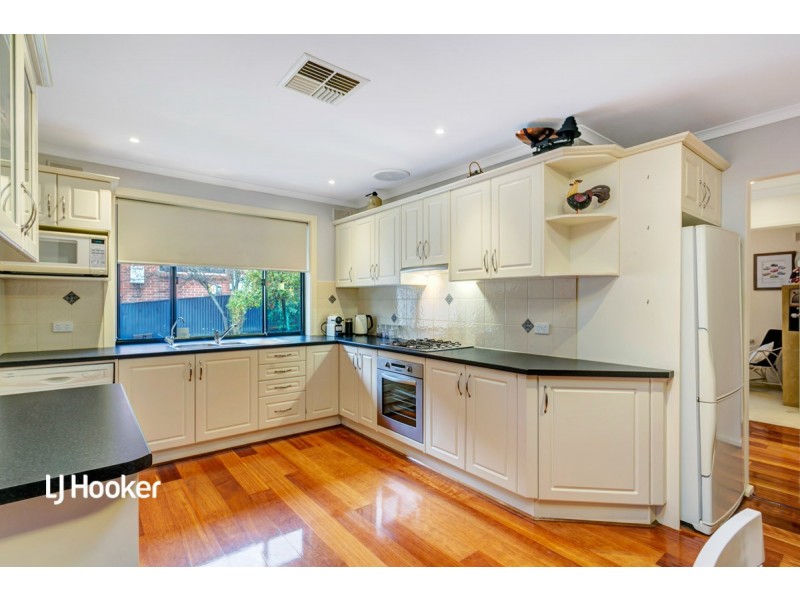 17 Dennis Grove, Vista SA 5091