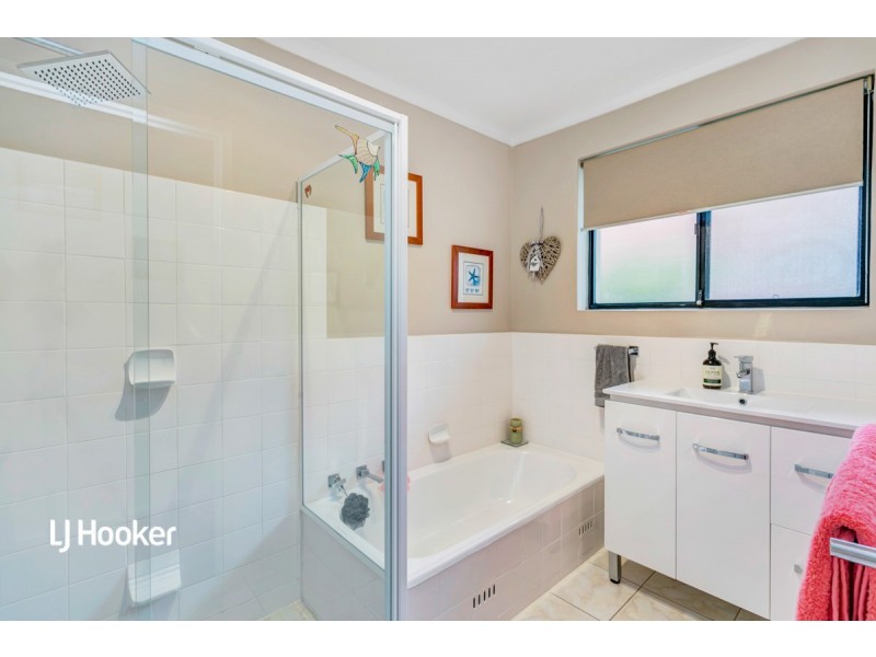 17 Dennis Grove, Vista SA 5091