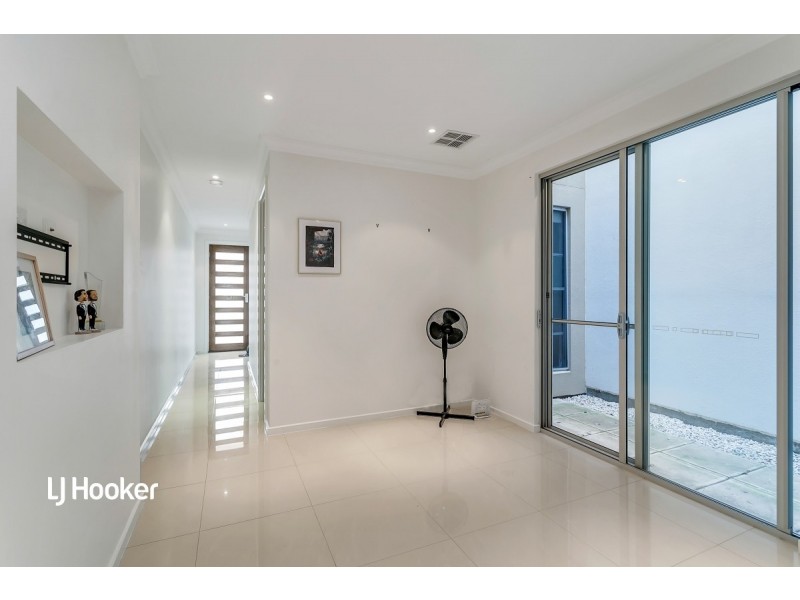 14 Marcella Lane, Mawson Lakes SA 5095