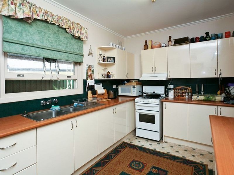 2 Valma Avenue, Parafield Gardens SA 5107
