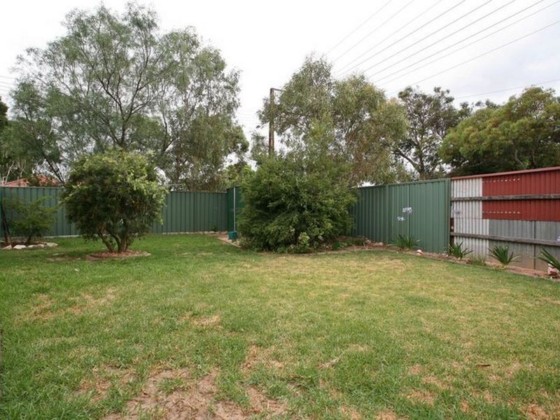 2 Valma Avenue, Parafield Gardens SA 5107
