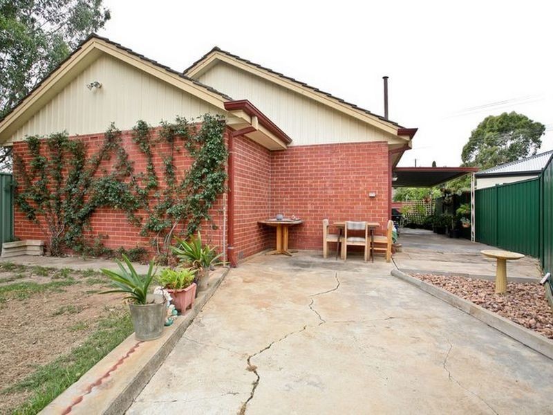 2 Valma Avenue, Parafield Gardens SA 5107