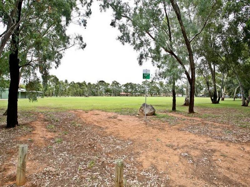 2 Valma Avenue, Parafield Gardens SA 5107