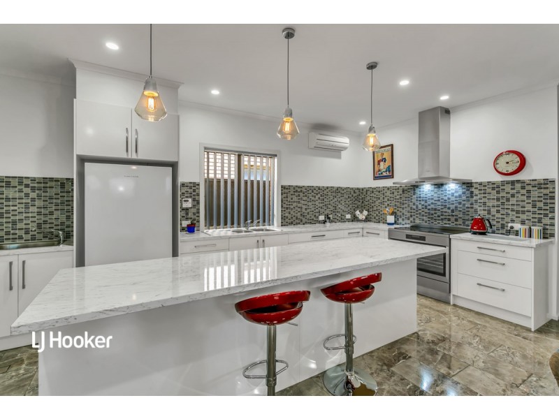 10 Antigua Court, Mawson Lakes SA 5095