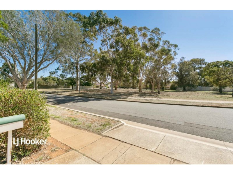 31 Grateley Street, Elizabeth Grove SA 5112