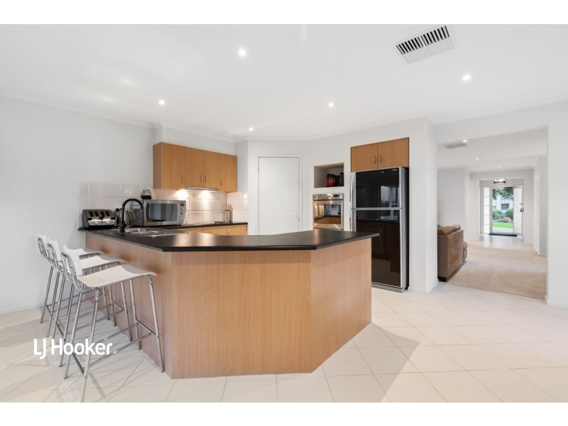 4 Glanville Crescent, Gulfview Heights SA 5096