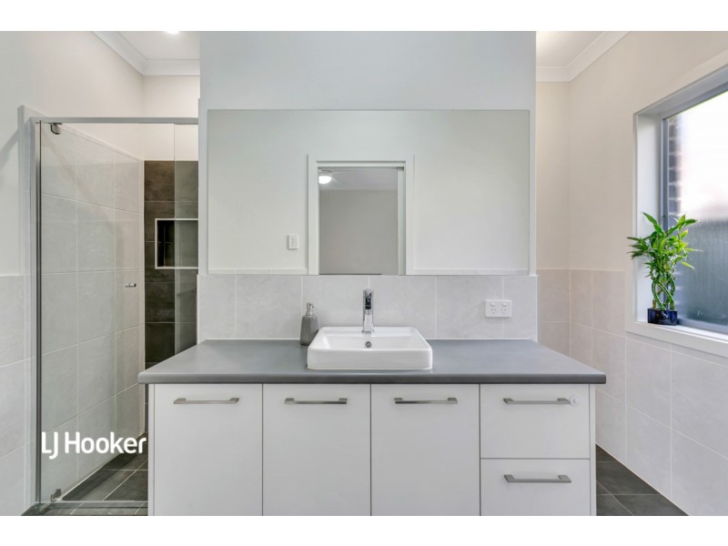 28 Shoalhaven Circuit, Mawson Lakes SA 5095