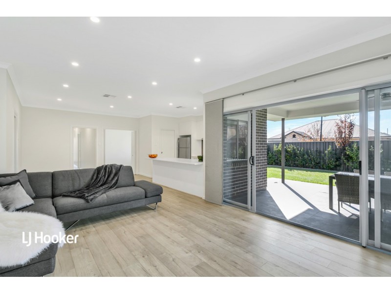 28 Shoalhaven Circuit, Mawson Lakes SA 5095