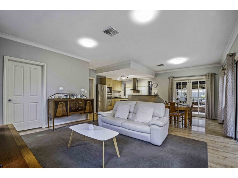 8 Eyre Court, Mawson Lakes SA 5095