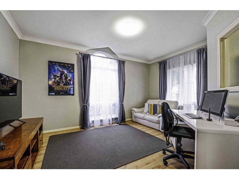 8 Eyre Court, Mawson Lakes SA 5095