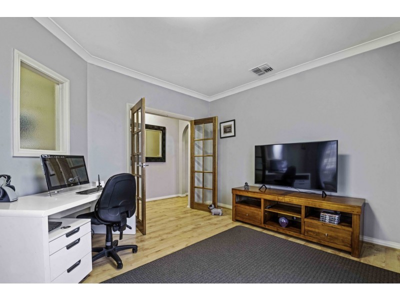 8 Eyre Court, Mawson Lakes SA 5095