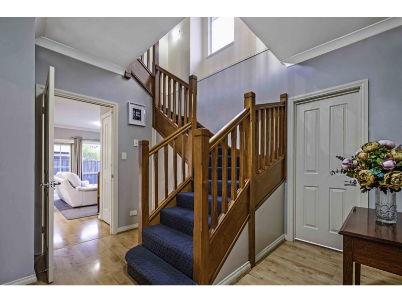 8 Eyre Court, Mawson Lakes SA 5095