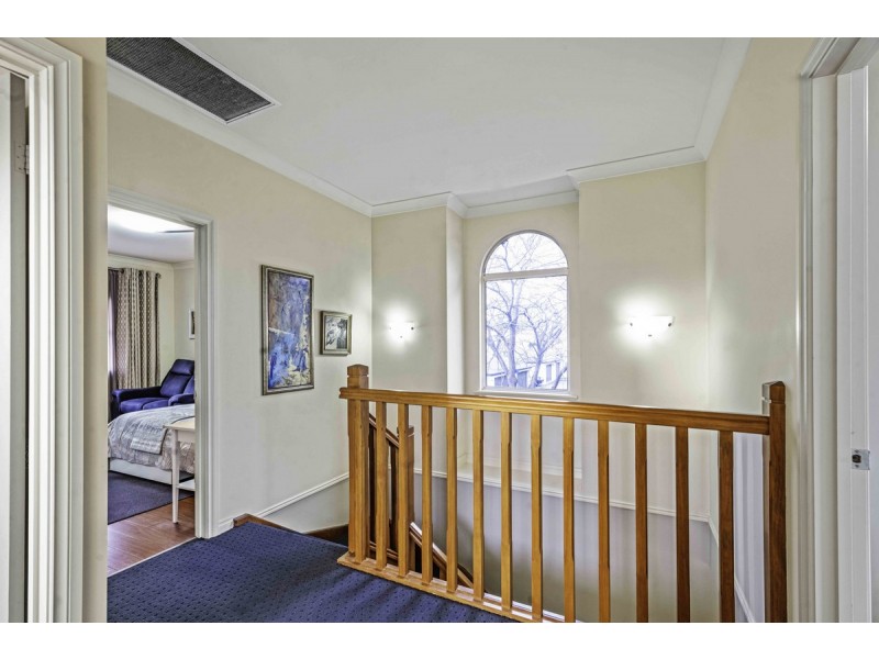 8 Eyre Court, Mawson Lakes SA 5095