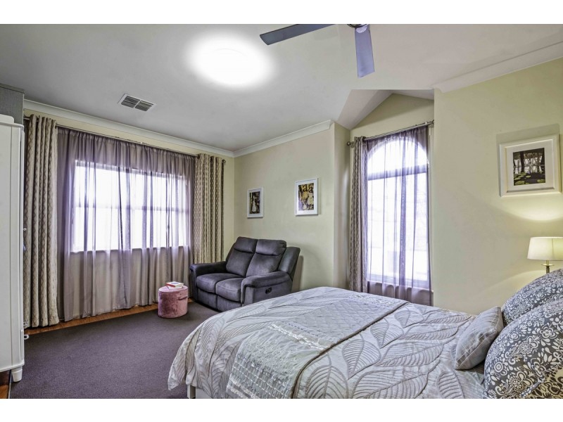 8 Eyre Court, Mawson Lakes SA 5095