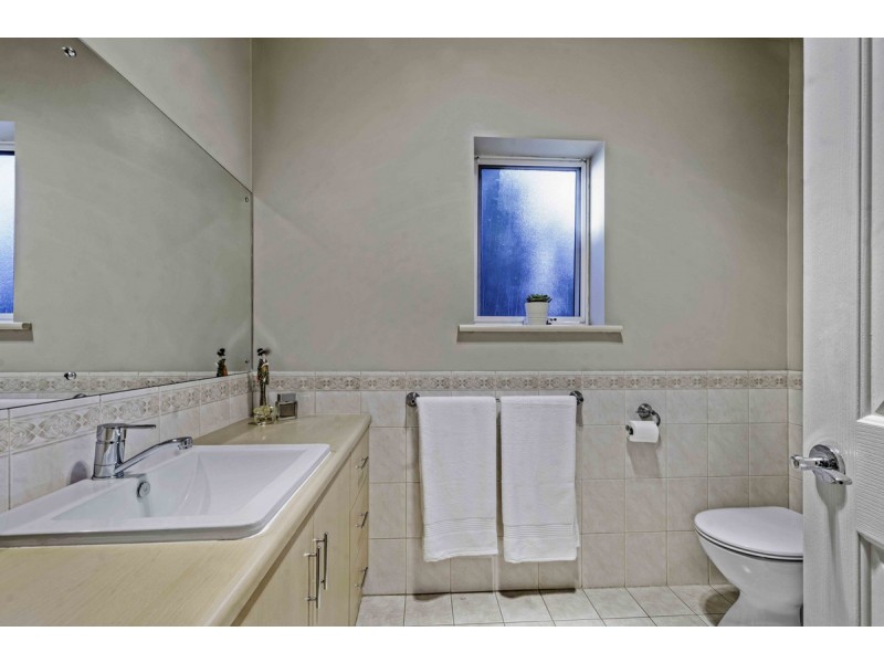 8 Eyre Court, Mawson Lakes SA 5095