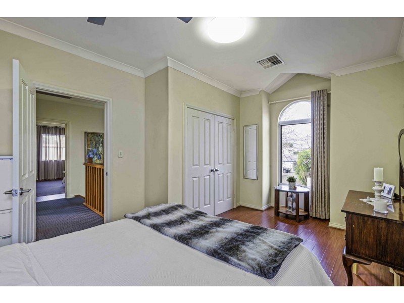 8 Eyre Court, Mawson Lakes SA 5095