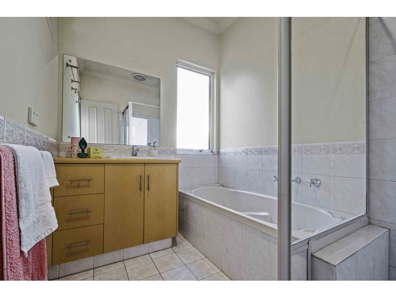 8 Eyre Court, Mawson Lakes SA 5095