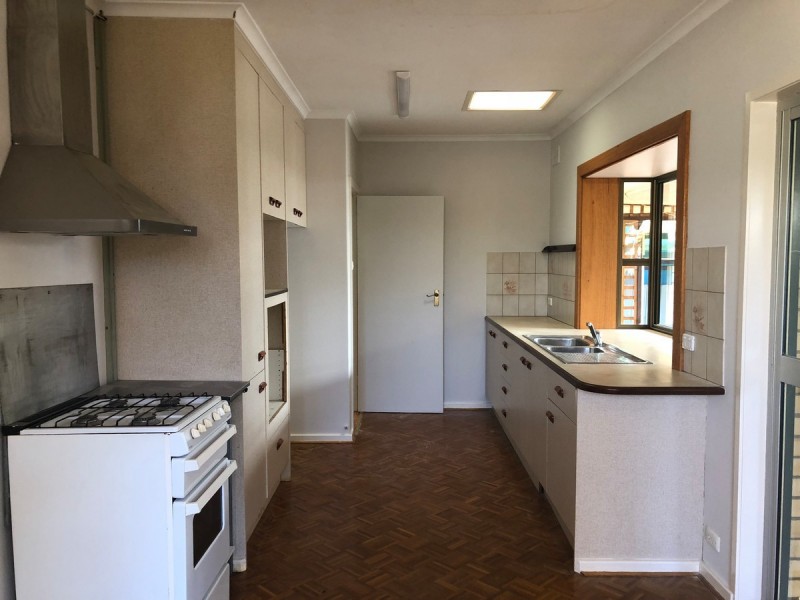 8 Chatsworth Avenue, Valley View SA 5093