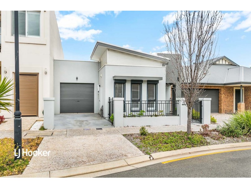 18 Mackenzie Circuit, Mawson Lakes SA 5095