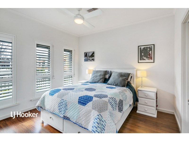 18 Mackenzie Circuit, Mawson Lakes SA 5095