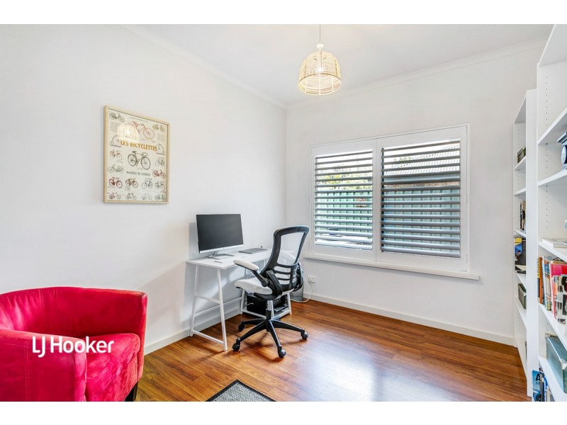 18 Mackenzie Circuit, Mawson Lakes SA 5095