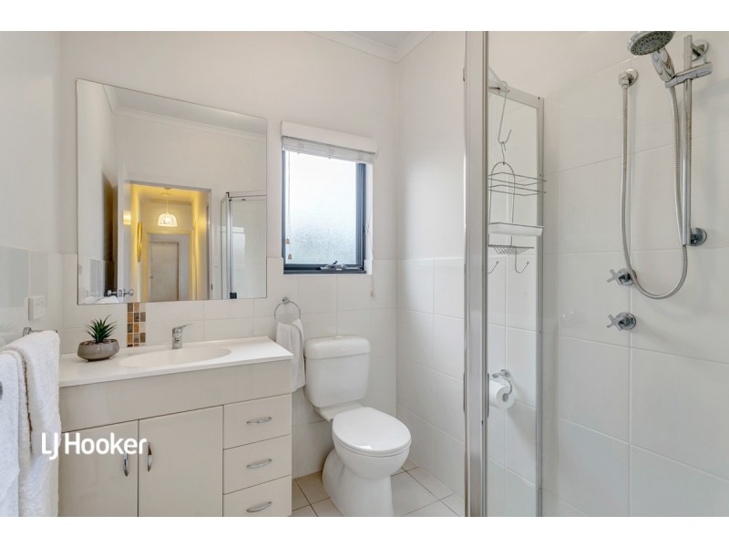 18 Mackenzie Circuit, Mawson Lakes SA 5095