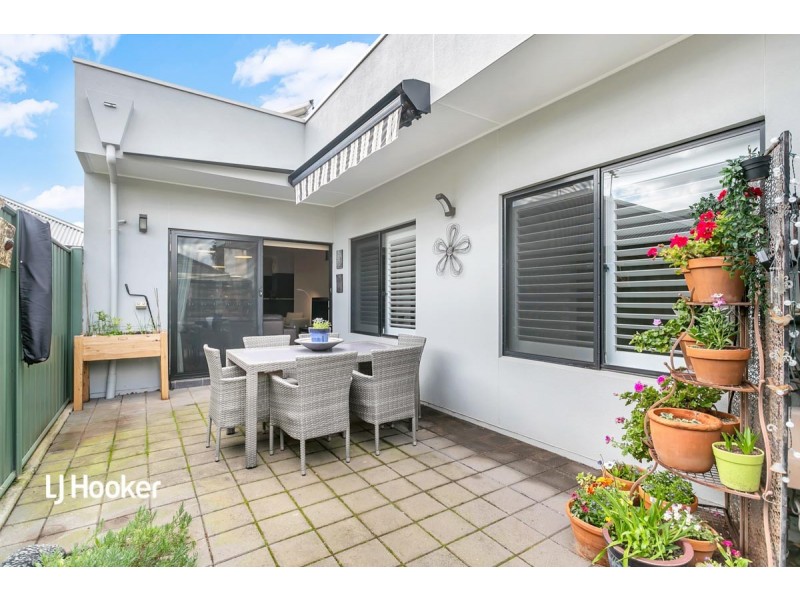 18 Mackenzie Circuit, Mawson Lakes SA 5095