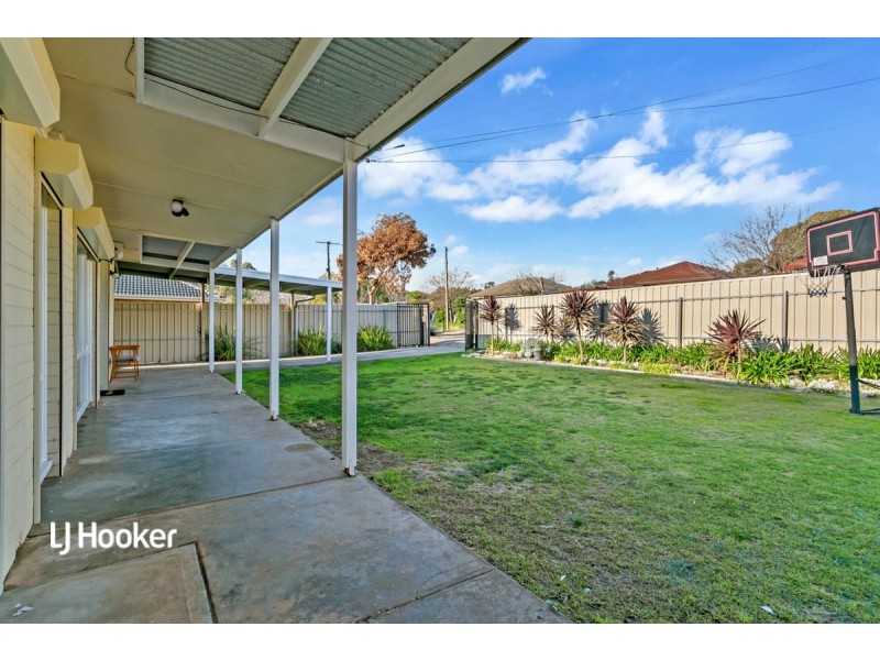 9 Valda Road, Para Hills SA 5096