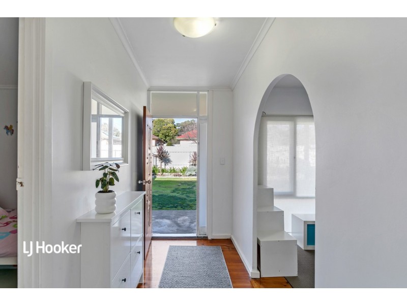 9 Valda Road, Para Hills SA 5096