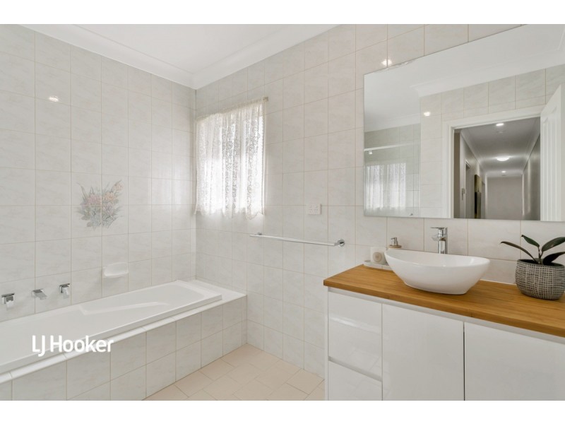 32 Petworth Parade, Greenwith SA 5125