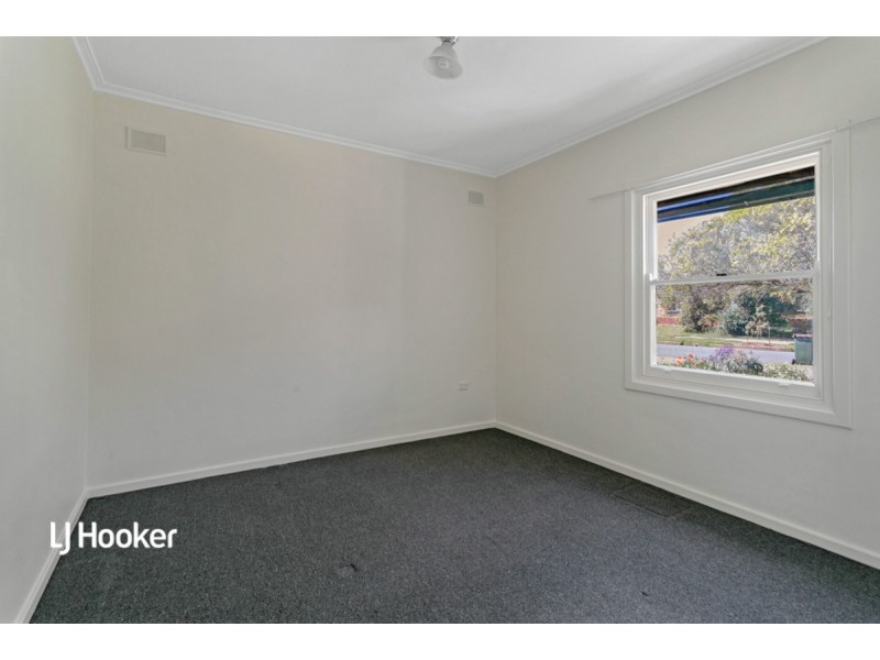 24 Knowles Road, Elizabeth Vale SA 5112