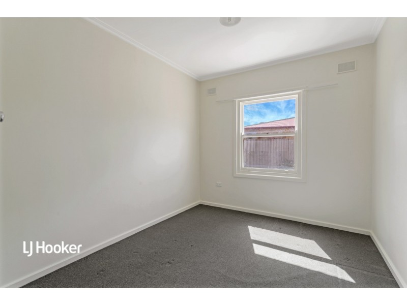 24 Knowles Road, Elizabeth Vale SA 5112