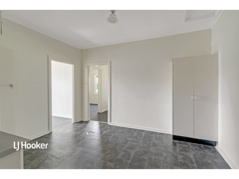 24 Knowles Road, Elizabeth Vale SA 5112