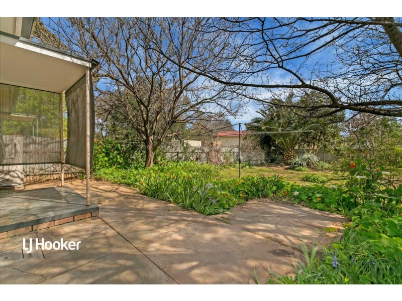 24 Knowles Road, Elizabeth Vale SA 5112