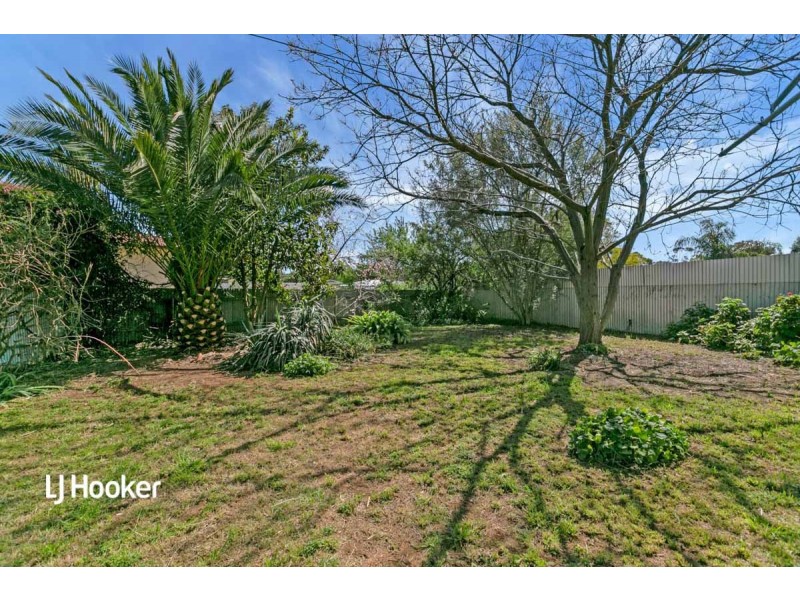 24 Knowles Road, Elizabeth Vale SA 5112
