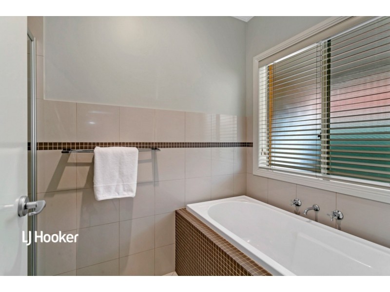 24 Ashwood Circuit, Mawson Lakes SA 5095