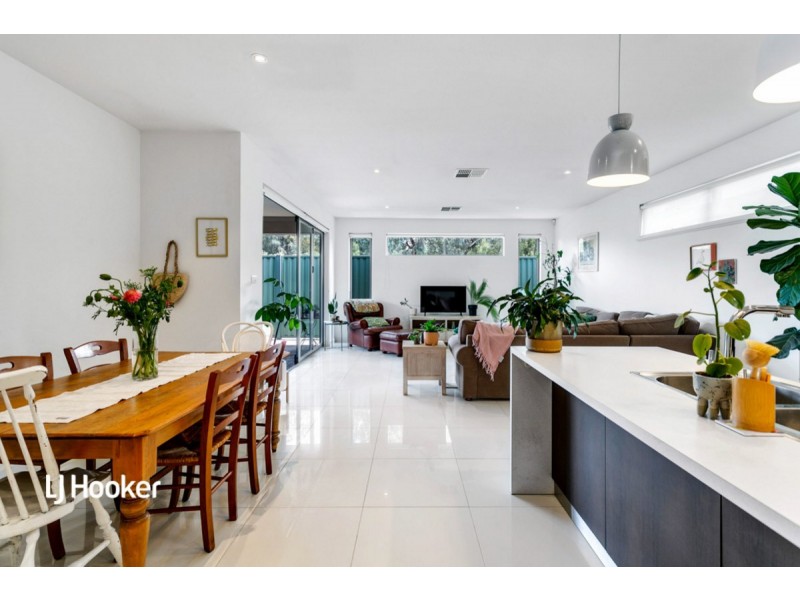 28 Mackenzie Circuit, Mawson Lakes SA 5095