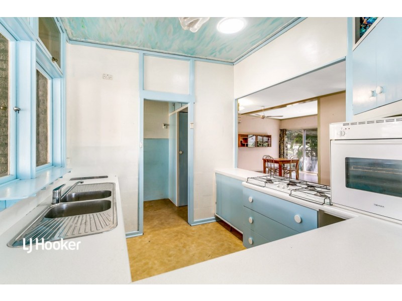 8 Hodge Road, Para Hills SA 5096