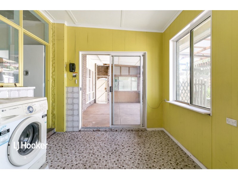 8 Hodge Road, Para Hills SA 5096