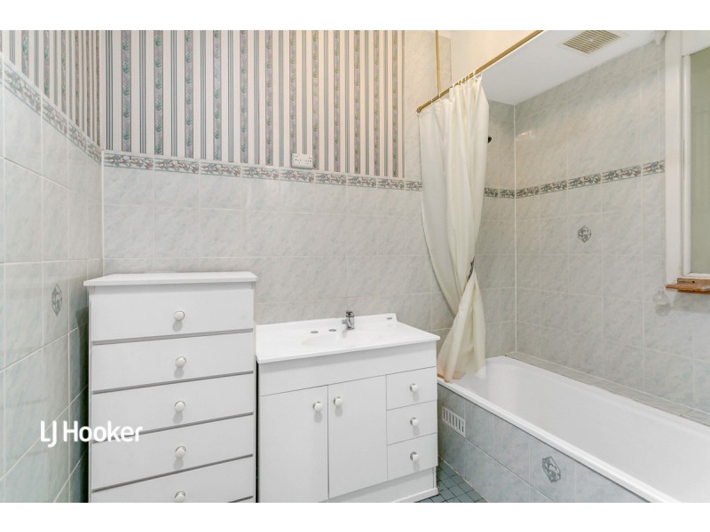 8 Hodge Road, Para Hills SA 5096