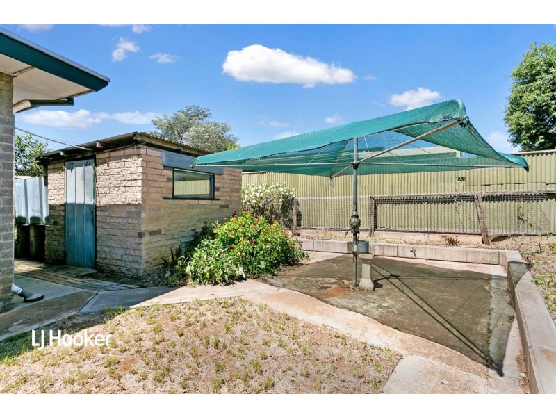 8 Hodge Road, Para Hills SA 5096
