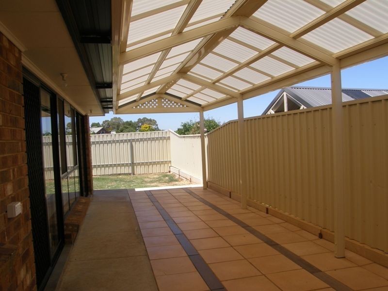 26 Napoleon Way, Greenwith SA 5125