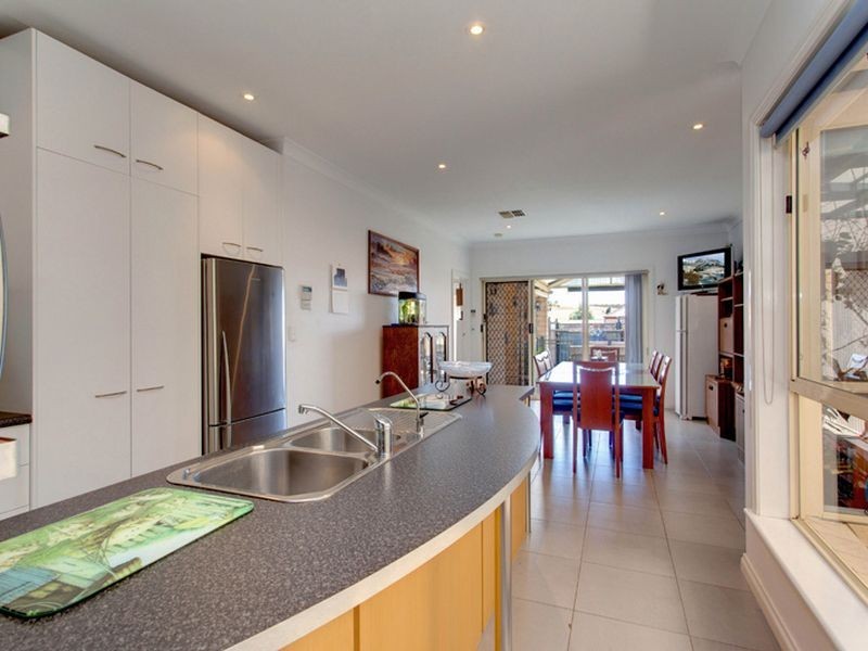 2 Lakeside Court, Greenwith SA 5125